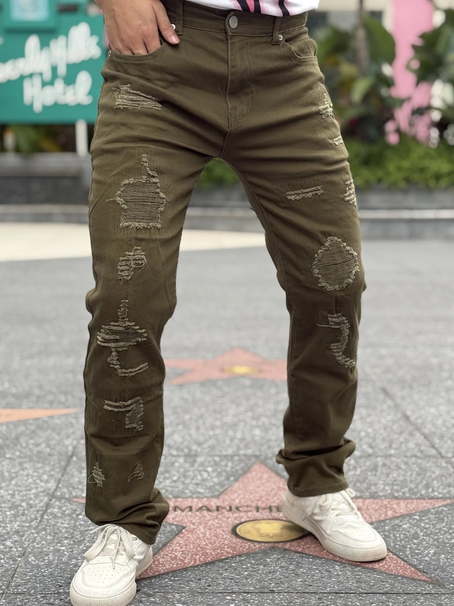 Fashionable Men's Jeans   Exquisite Embroidery   Patched And Mended Holes   Trendy And Versatile   Discounted And Free Shipping