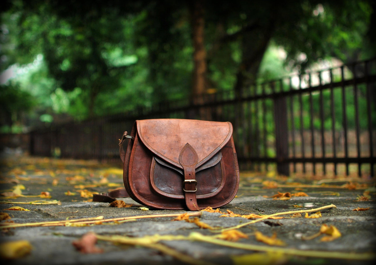 Stylish Vintage Leather Crossbody Sling Bag for Women - Perfect Travel Tote & Hobo Messenger Purse by